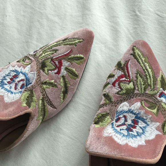 Floral flats - Picture 2 of 3